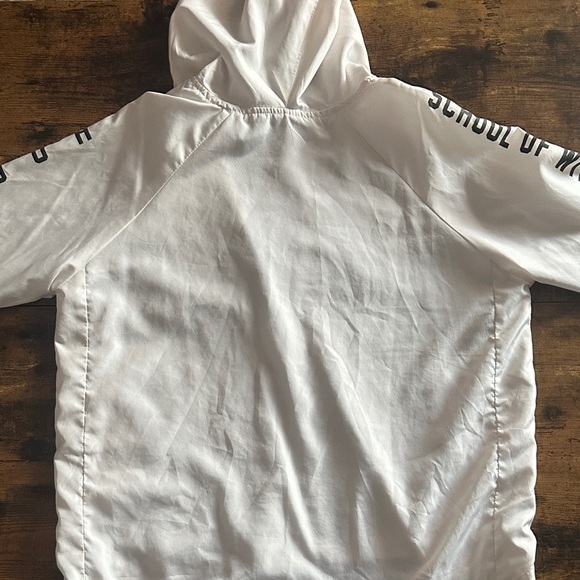 Harry Potter White & Black Hogwarts Pullover Hoodie - Picture 7 of 7